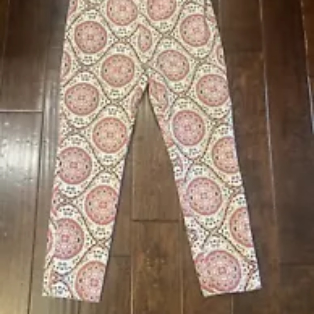 Chicos So Slimming Size 1.5 Crop Pants Patterned Tans, Corals, Peach And browns